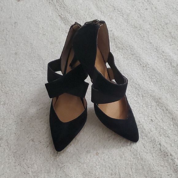 Corso Como Shoes - Corso Como, Black Suede Pointed Cross-Strap Pumps. 8M